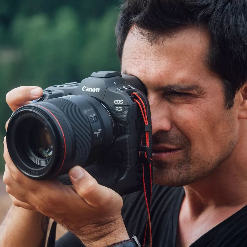 Canon%20EOS%20R3%20Body%20Aynasız%20Fotoğraf%20Makinesi